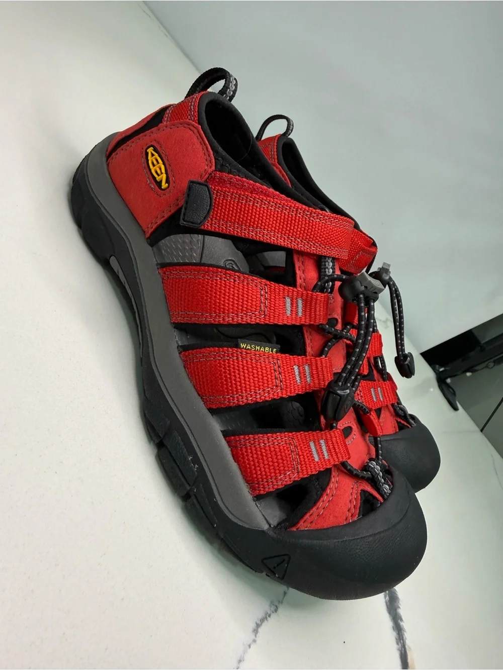 Keen Newport H2 Big Kids Hiking Sandal SIZE 4 Red Closed Toe Waterproof